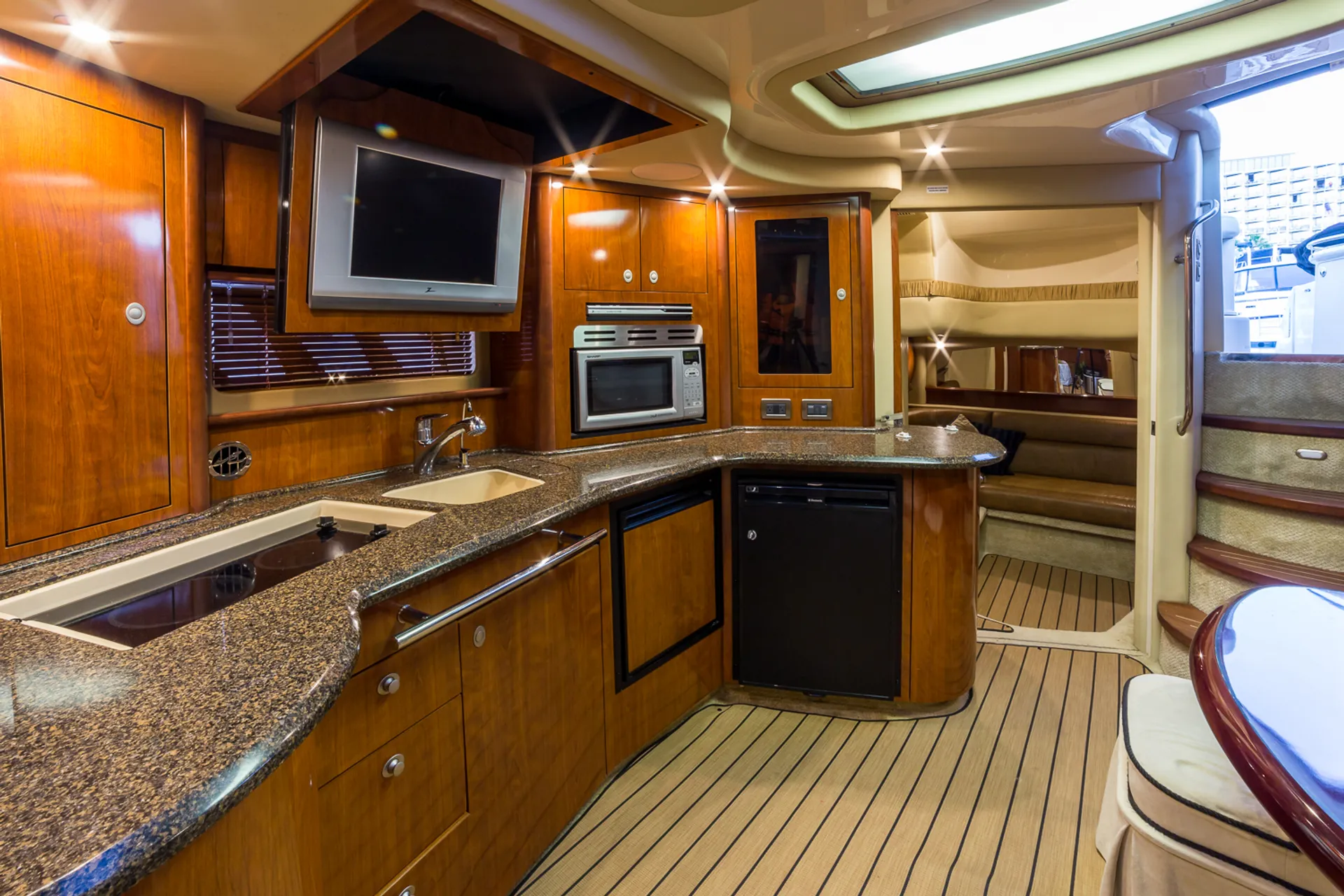 Sea Ray Boats 44 Sundancer in Miami, FL — photo 7