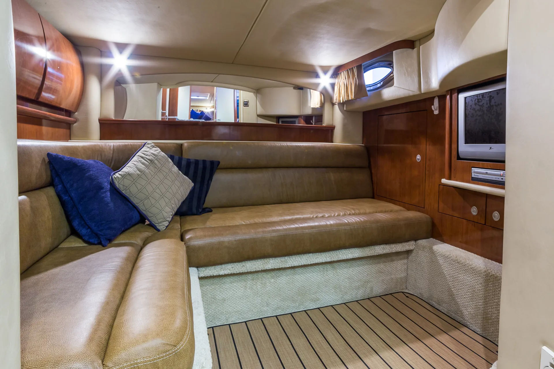 Sea Ray Boats 44 Sundancer in Miami, FL — photo 8