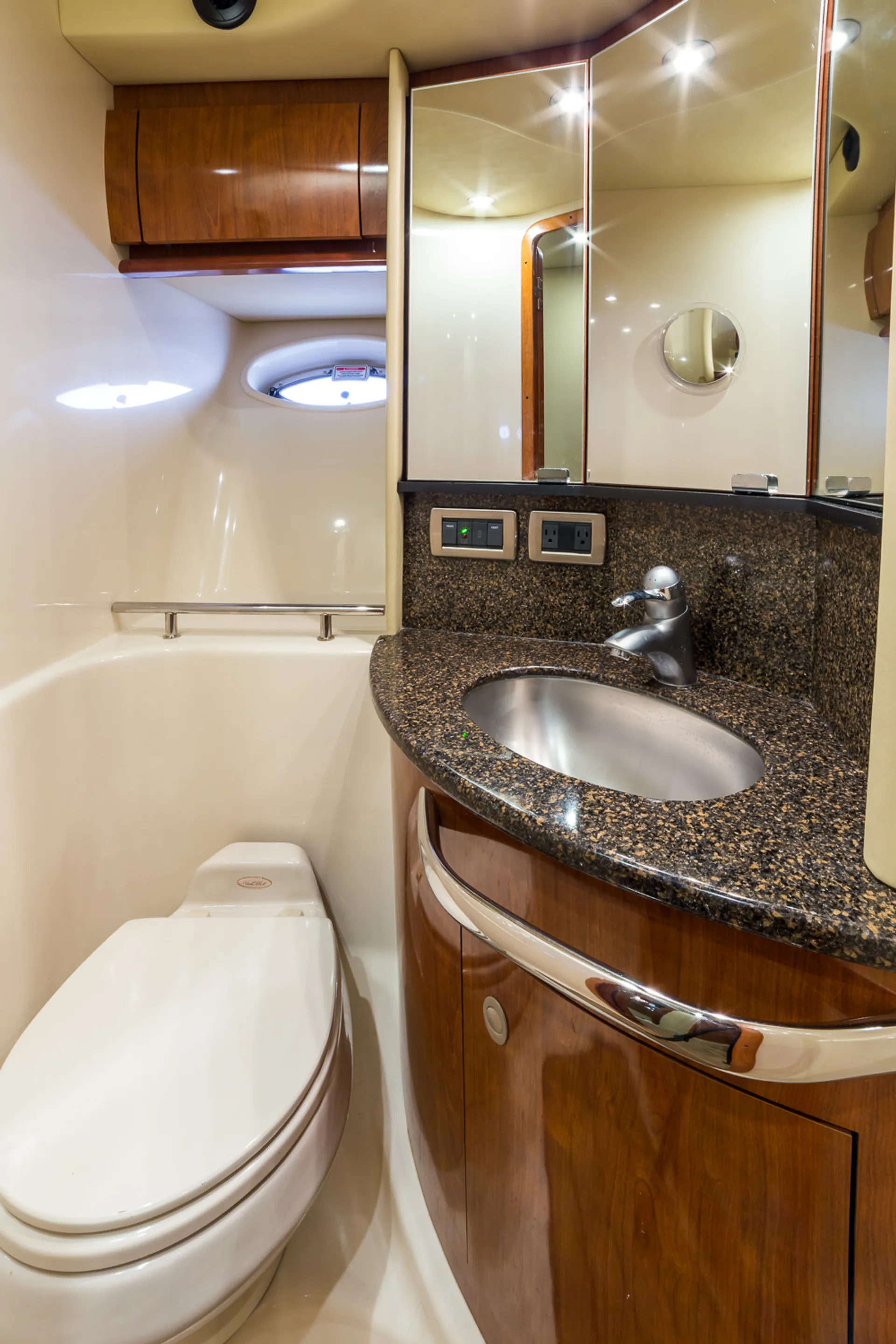 Sea Ray Boats 44 Sundancer in Miami, FL — photo 9