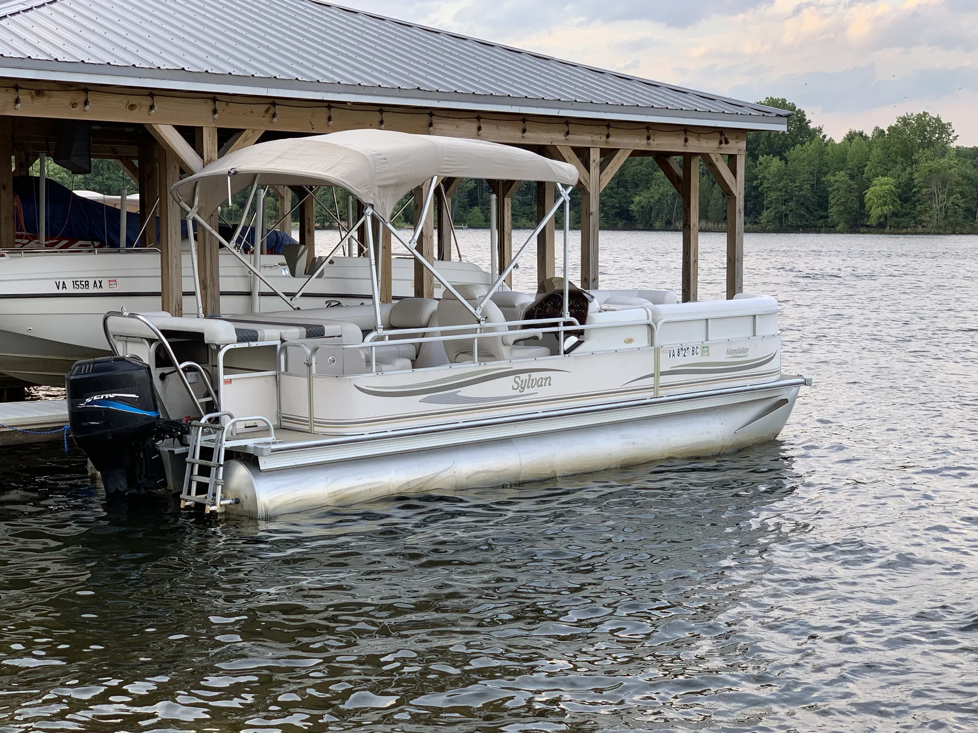 Sylvan Marine 8522 Mandalay in Mineral, VA