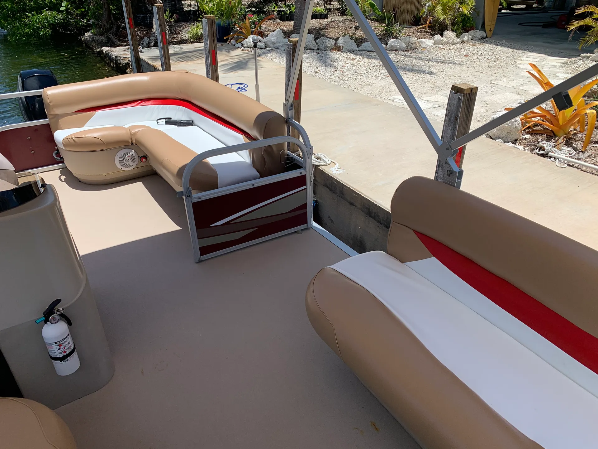 18' Pontoon rental Cudjoe Key. Multi day. Delivery