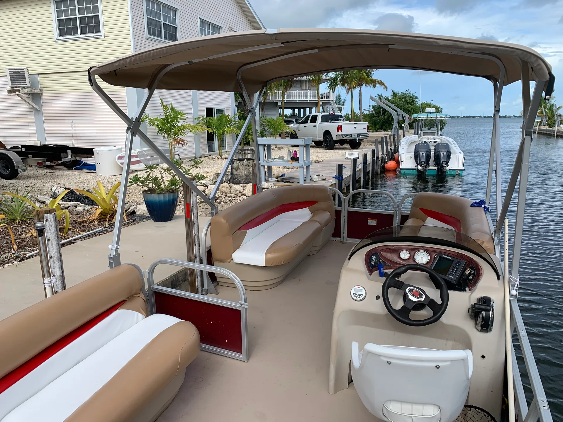 18' Pontoon rental Cudjoe Key. Multi day. Delivery