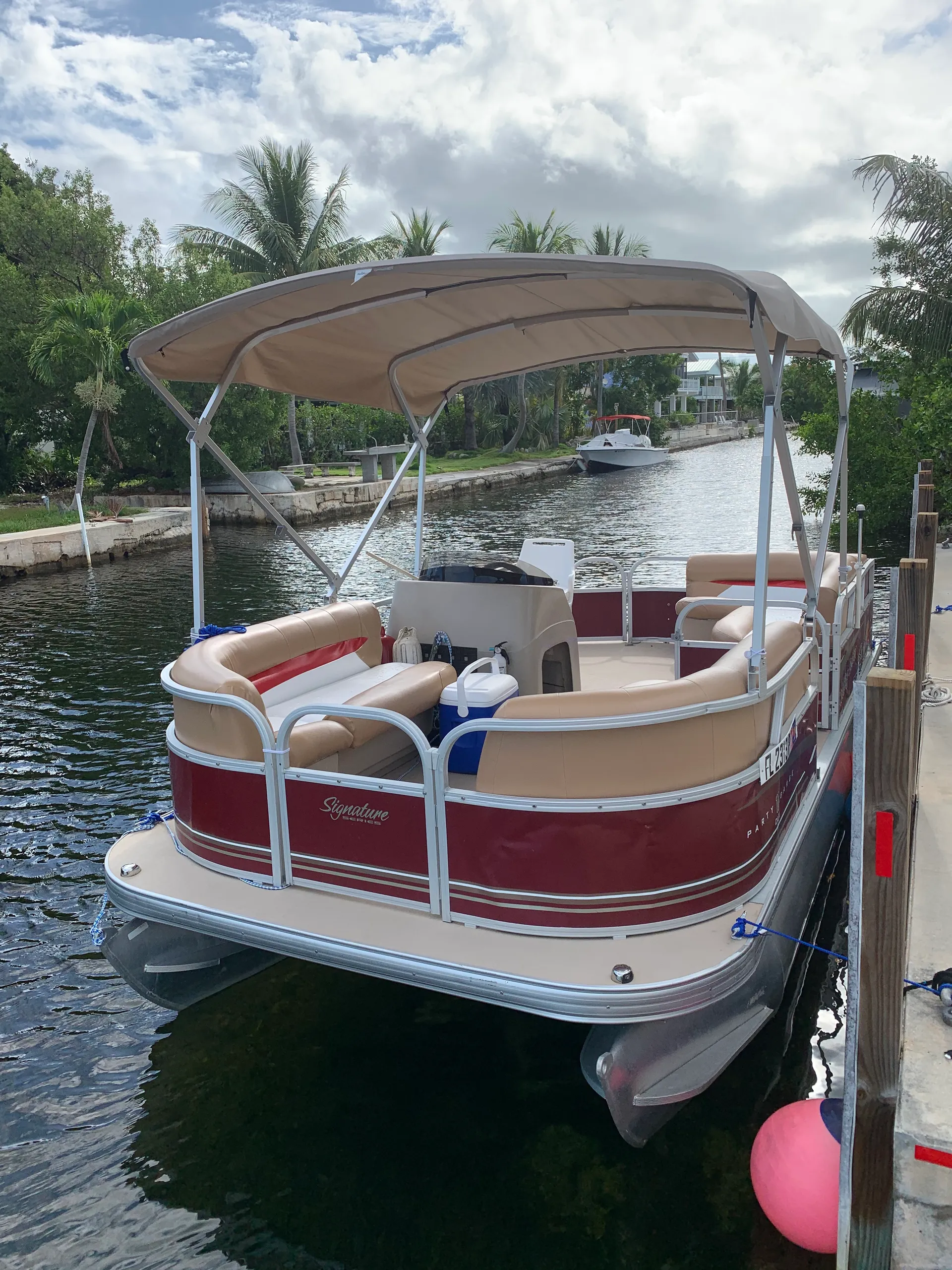 18' Pontoon rental Cudjoe Key. Multi day. Delivery