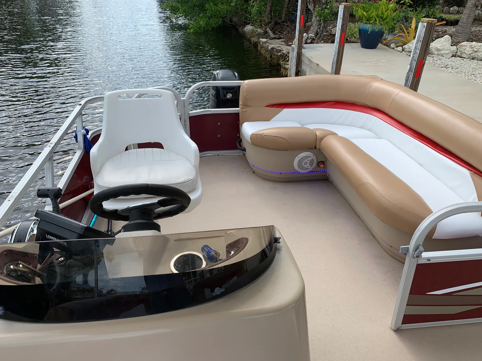 18' Pontoon rental Cudjoe Key. Multi day. Delivery