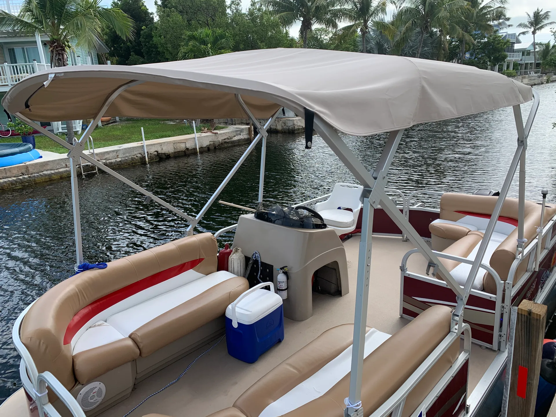 18' Pontoon rental Cudjoe Key. Multi day. Delivery