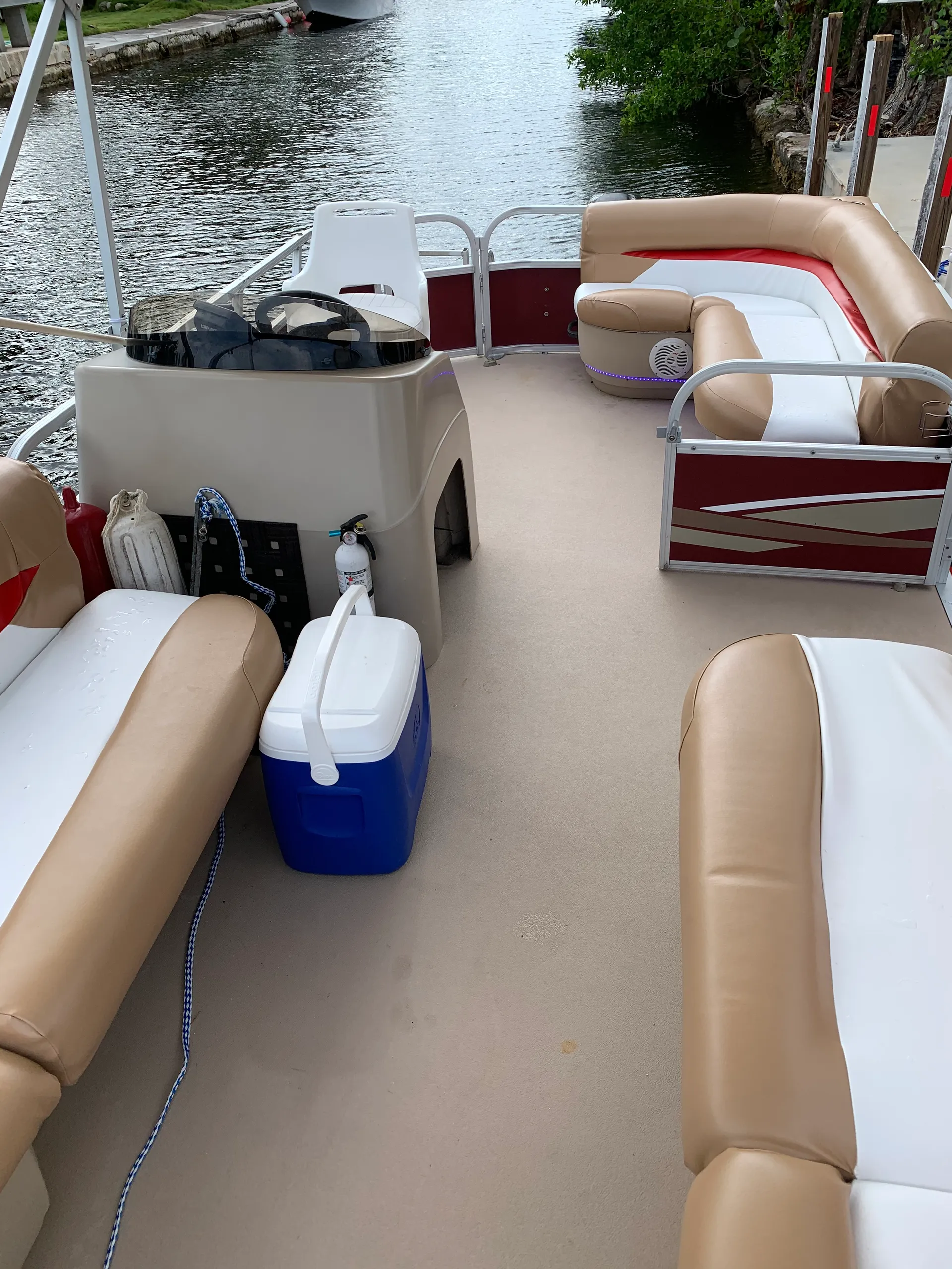 18' Pontoon rental Cudjoe Key. Multi day. Delivery