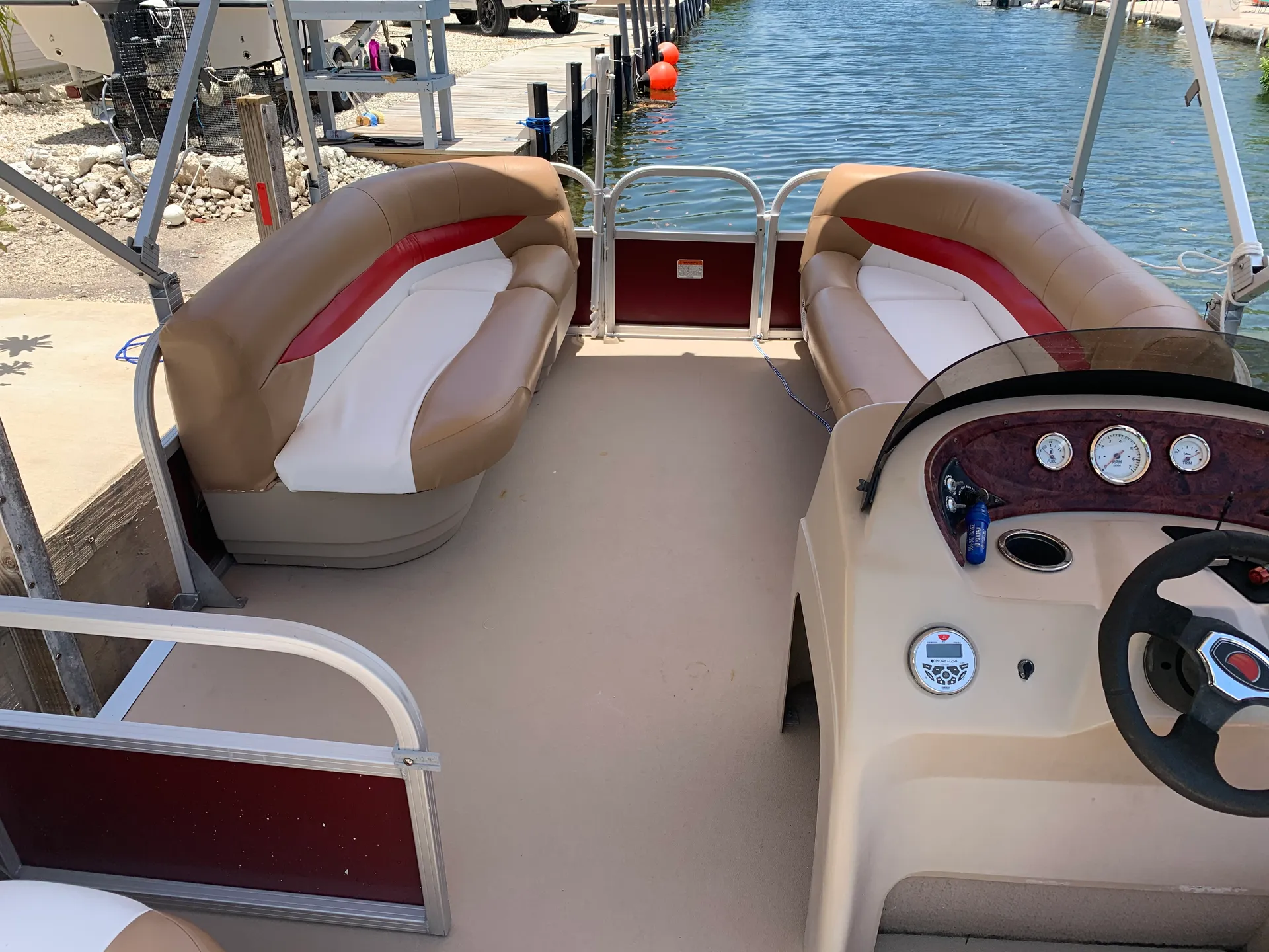 18' Pontoon rental Cudjoe Key. Multi day. Delivery