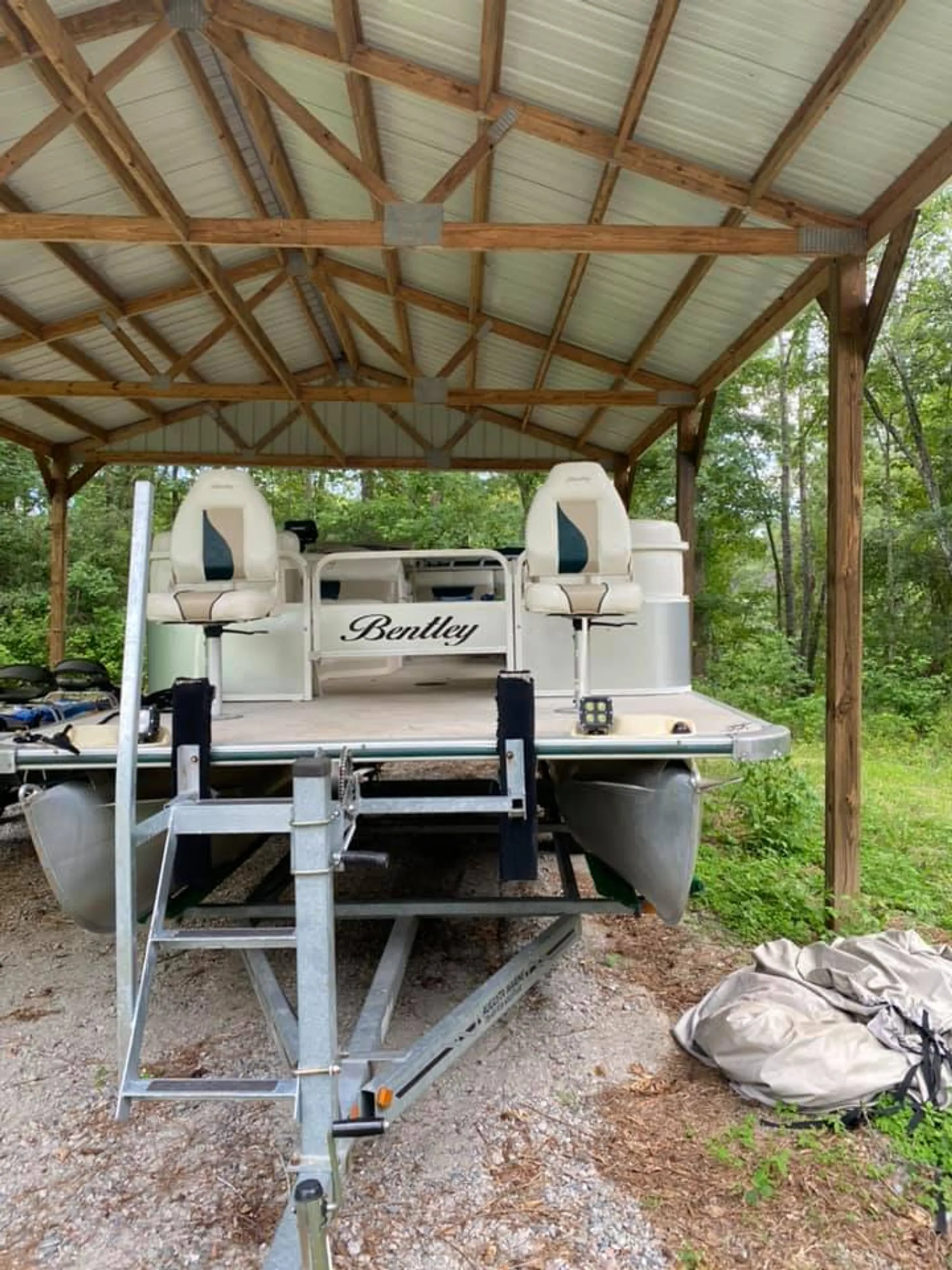 Bentley Pontoon 240 Fish  in Townville, SC — photo 2