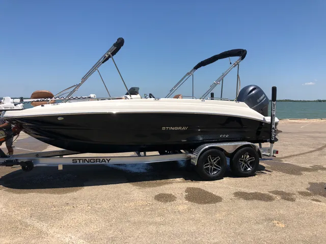 Rent a Stingray Boats deck boat in Nemo, TX near me
