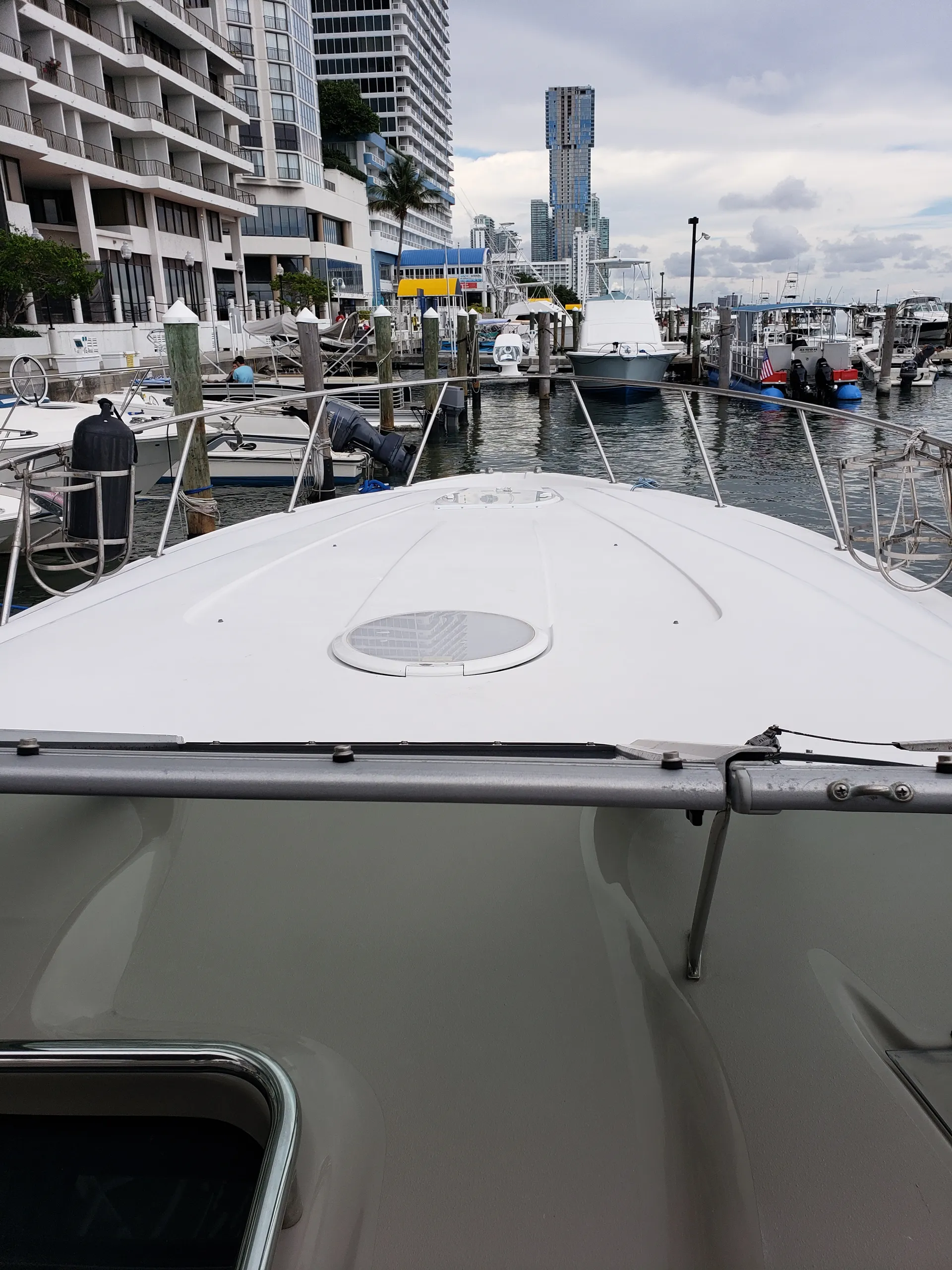 Larson Boats 370 Cabrio Mid-Cabin in Miami, FL — photo 2