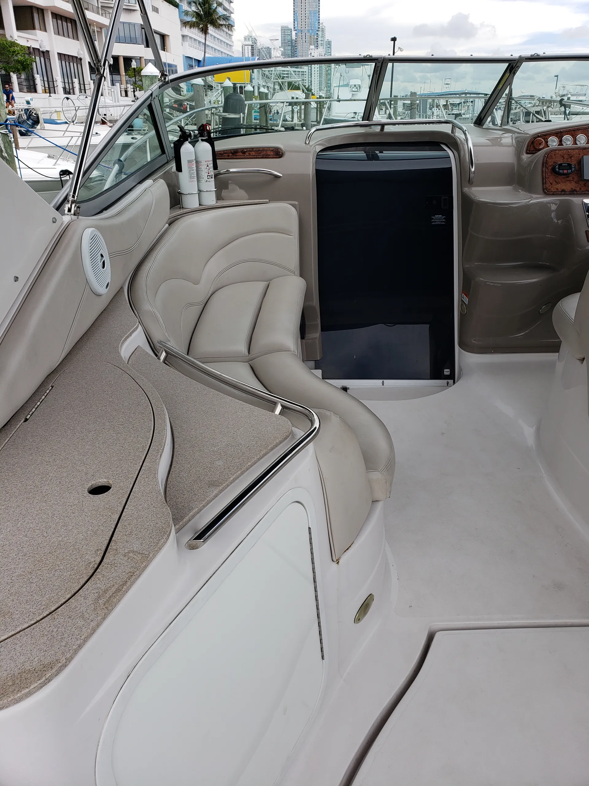 Larson Boats 370 Cabrio Mid-Cabin in Miami, FL — photo 4