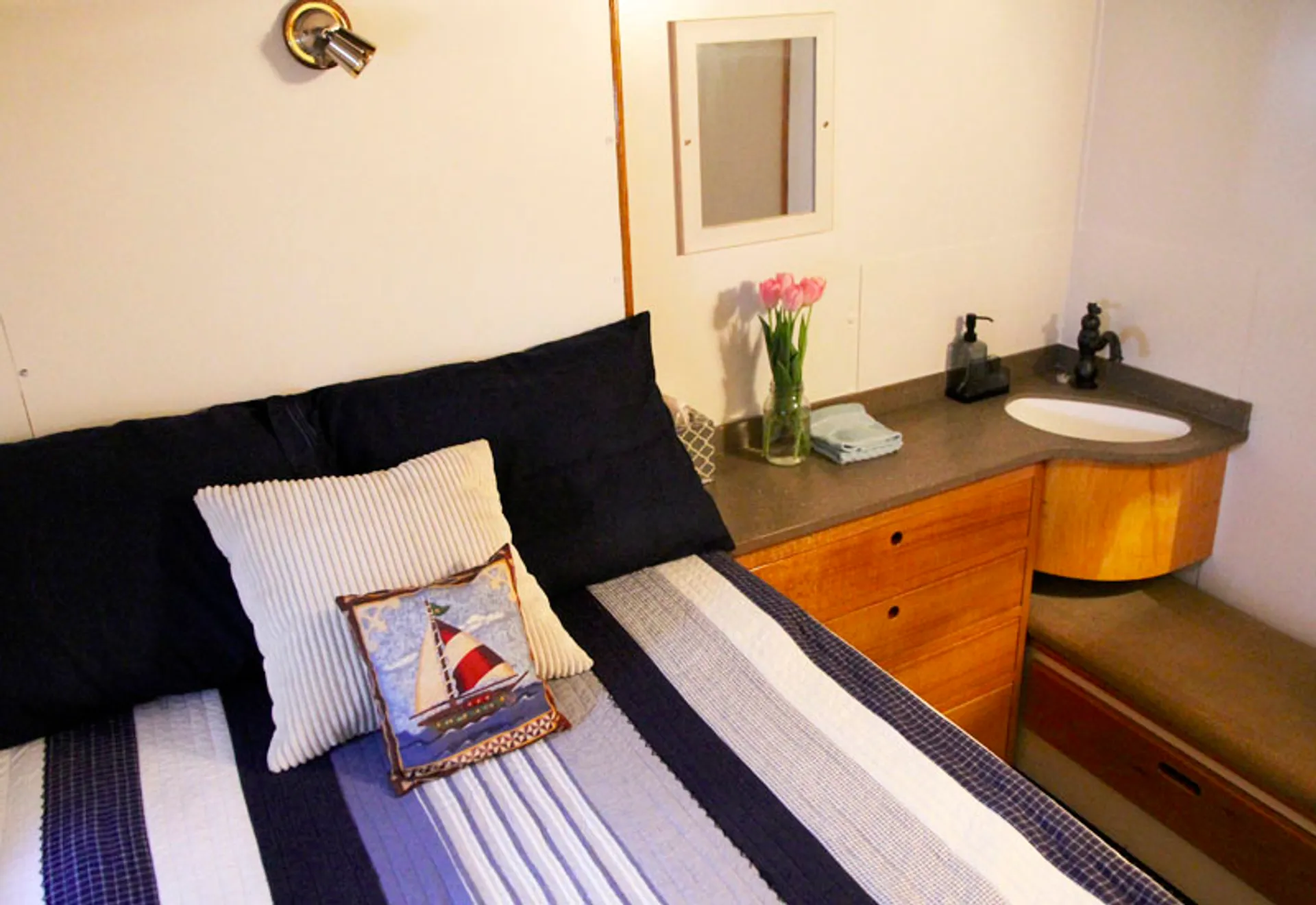 Alaska Cruises & Yacht Charters (8D7N)