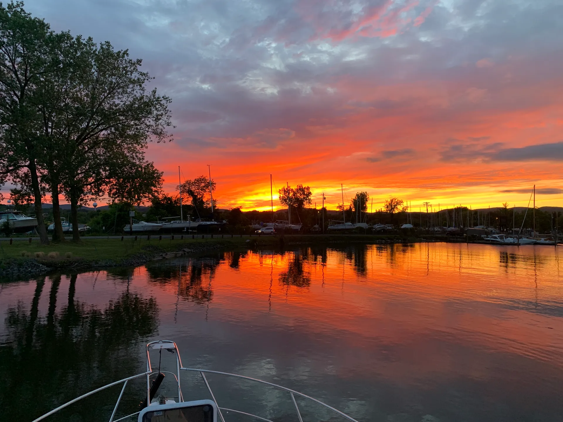 TRAVEL IN LUXURY AND STYLE ON THIS CRUISER YACHT