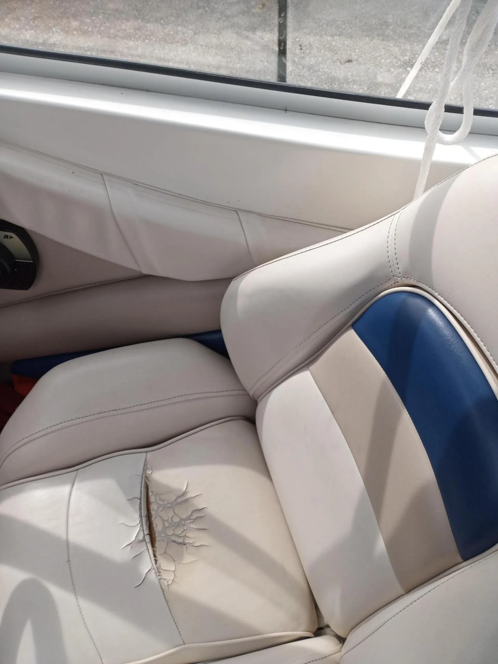 Sea Ray Boats 220 Sundancer in Huntsville, AL — photo 6