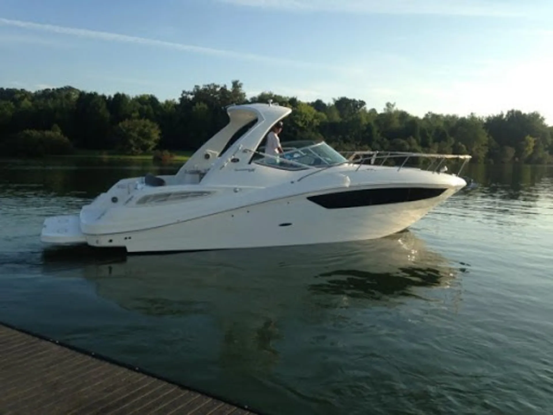 Sea Ray Boats 330 Sundancer in Excelsior, MN — photo 2