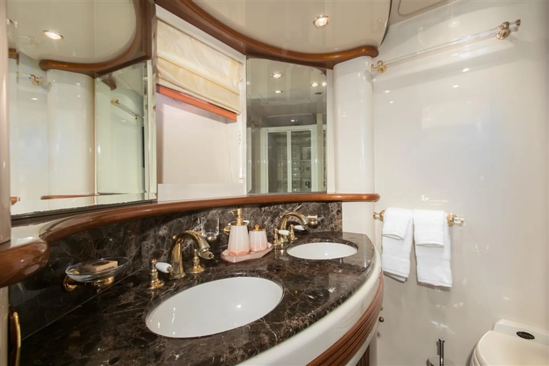 Azimut 80 in Miami, FL — photo 10