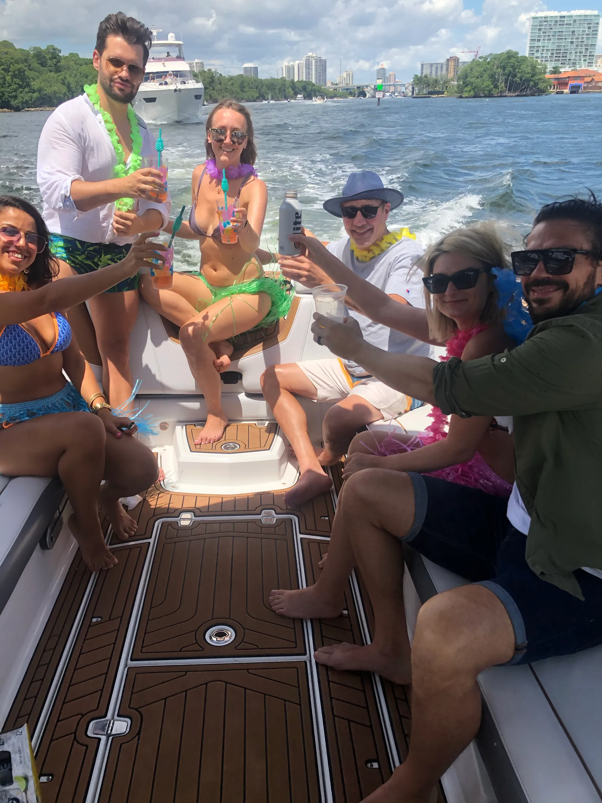 SANDBAR CRUISE - WAKEBOARD - WAKESURF - TUBE - SKI