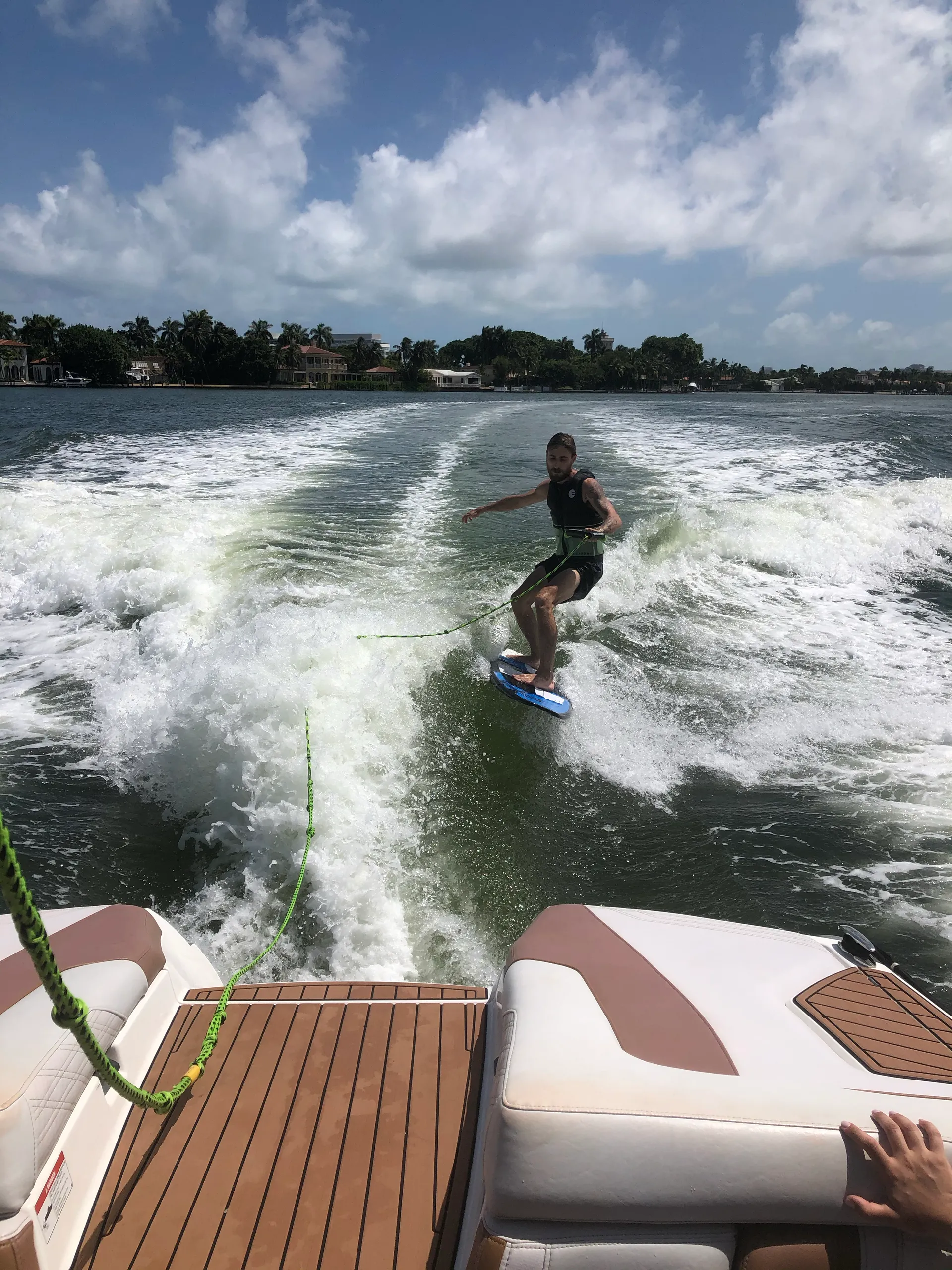 SANDBAR CRUISE - WAKEBOARD - WAKESURF - TUBE - SKI