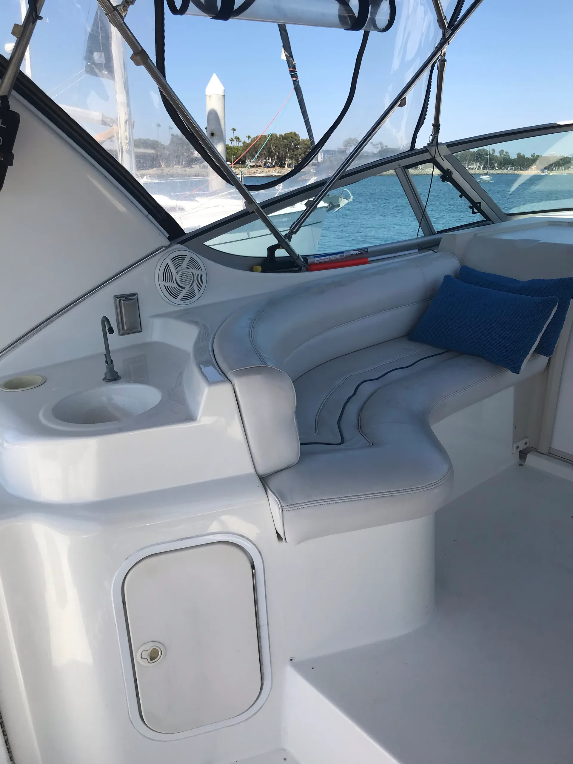 Beautiful 40' Cruiser Yacht on San Diego Bay with Licensed Captain