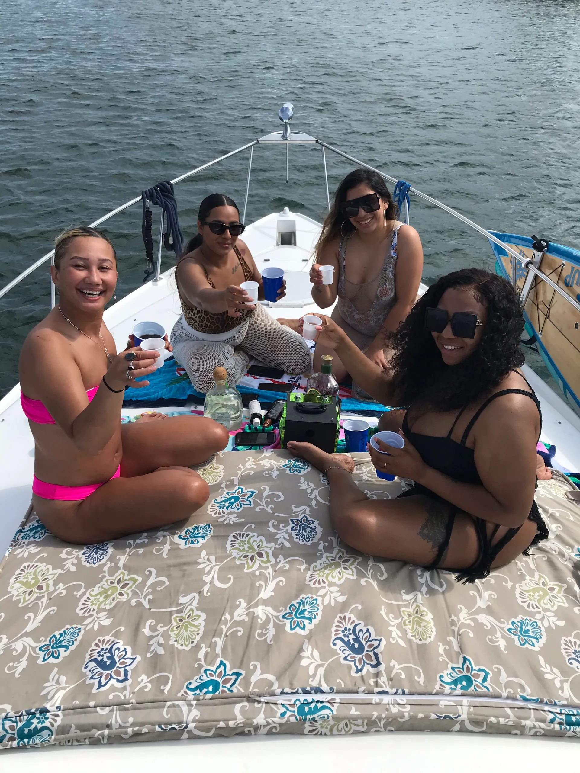 Beautiful 40' Cruiser Yacht on San Diego Bay with Licensed Captain