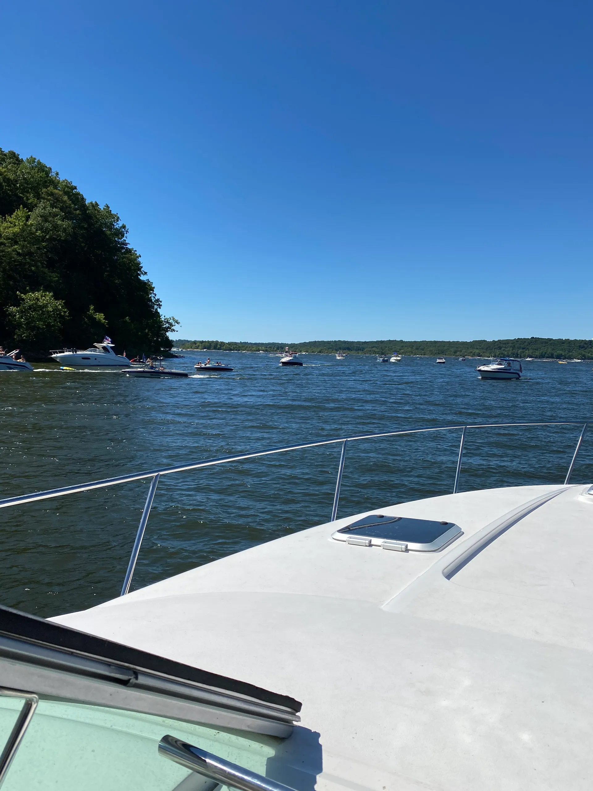 Rinker Boats EC 400 in Bloomington, IN — photo 2