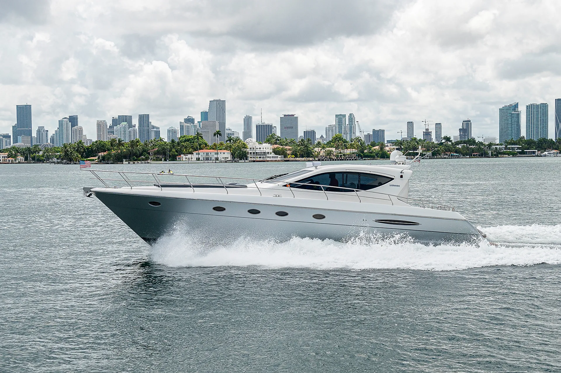 Uniesse Boats 55 Motoryacht in Miami Beach, FL — photo 2