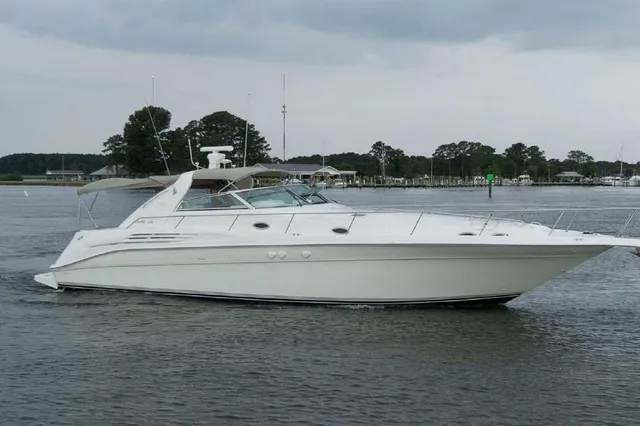 Rent a Sea Ray Boats cruiser in Baltimore, MD near me