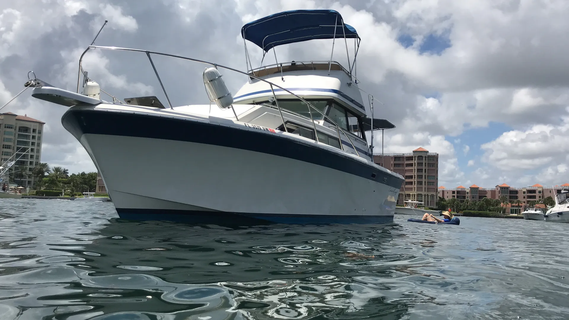 Chris Craft 31 Catalina Express in Pompano Beach, FL — photo 2