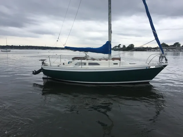 Rent a Ericson sloop in Port Washington, NY near me