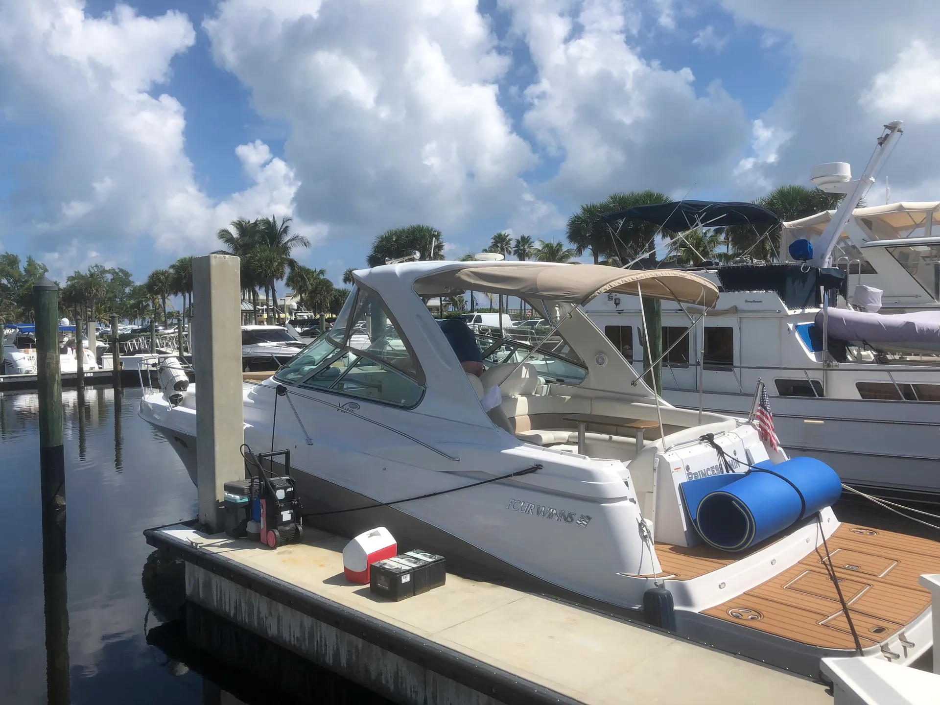 Four Winns Boats 378 Vista in Dania Beach, FL — photo 2