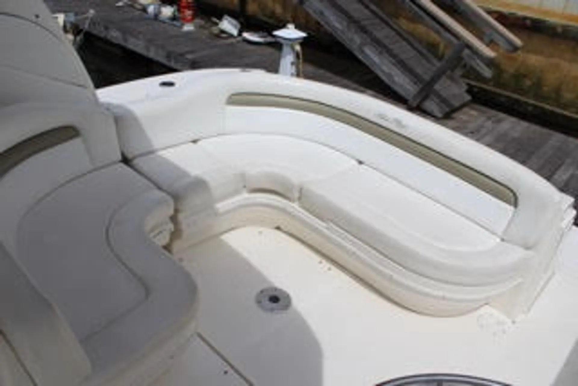 Sea Ray Boats 340 Sundancer in Freeport, NY — photo 2