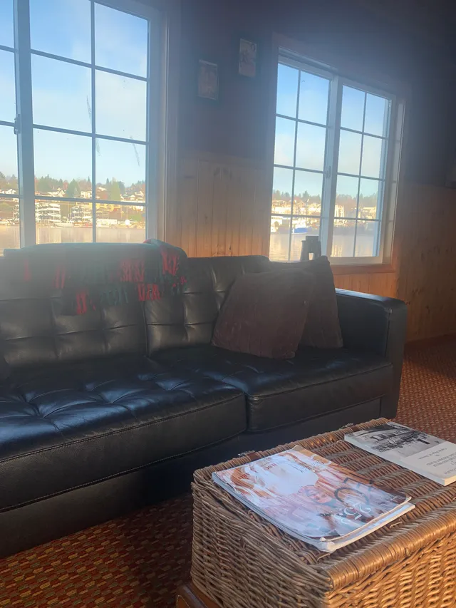 Rent a beecher houseboat motor yacht in Seattle, WA near me