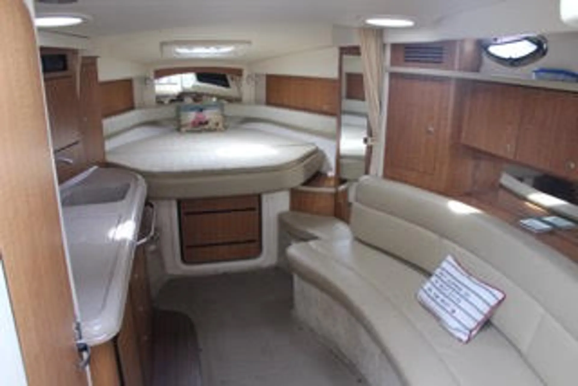 Sea Ray Boats 340 Sundancer in Freeport, NY — photo 5