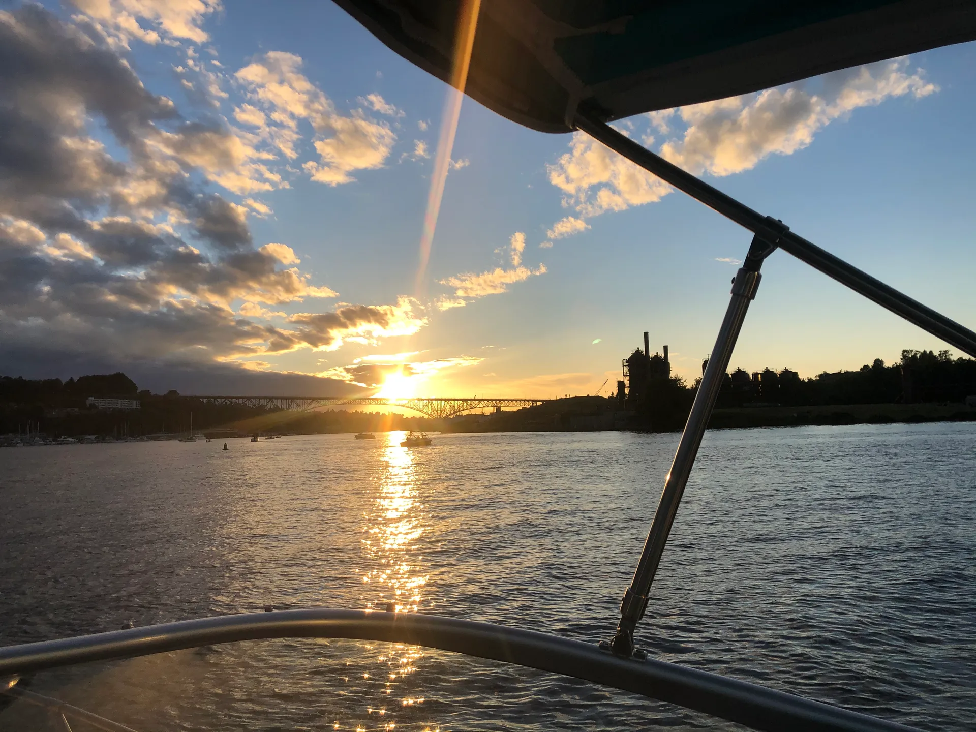 CruisetoLakeWAfromSLU🧭 29’🛥️Toilet💩✅ Enclosure☔️😎 ✅⚓️✅ ⛽️OnMyTime✅