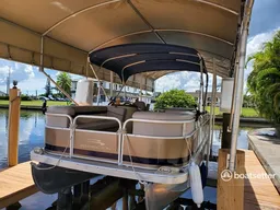 Beautiful fishing/beach Bennington Boat