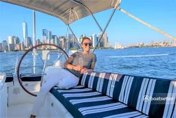 #1 Manhattan Sailing! Champagne & Catering Service, Captain & Crew