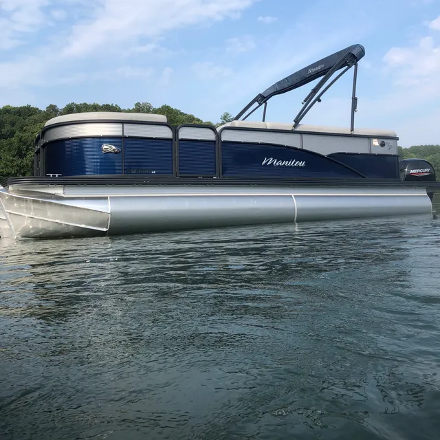 Rent a Manitou Pontoon pontoon in Dawsonville, GA near me