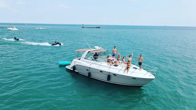 Rent a Rinker Boats cruiser in Chicago, IL near me