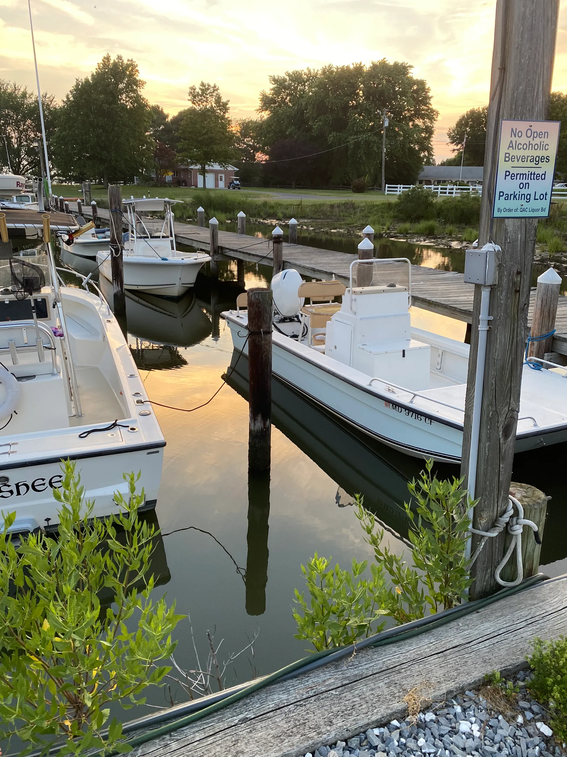 Fun and Sporty 20' Sea Hunt 207 Triton - Kenn Point Farm