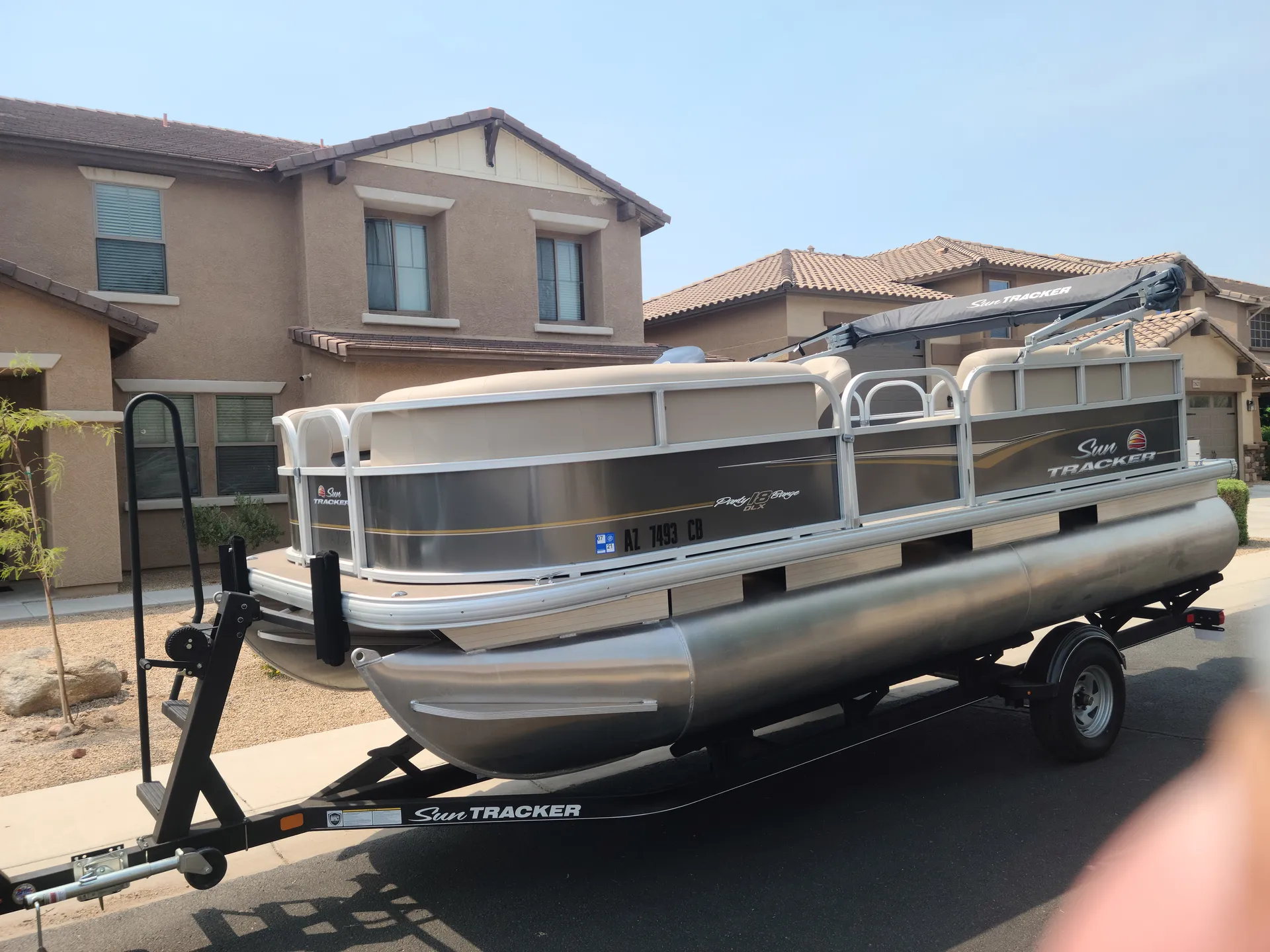 Sun Tracker by Tracker Marine Bass Buggy 18 DLX w/60ELPT 4-S in Peoria, AZ — photo 3