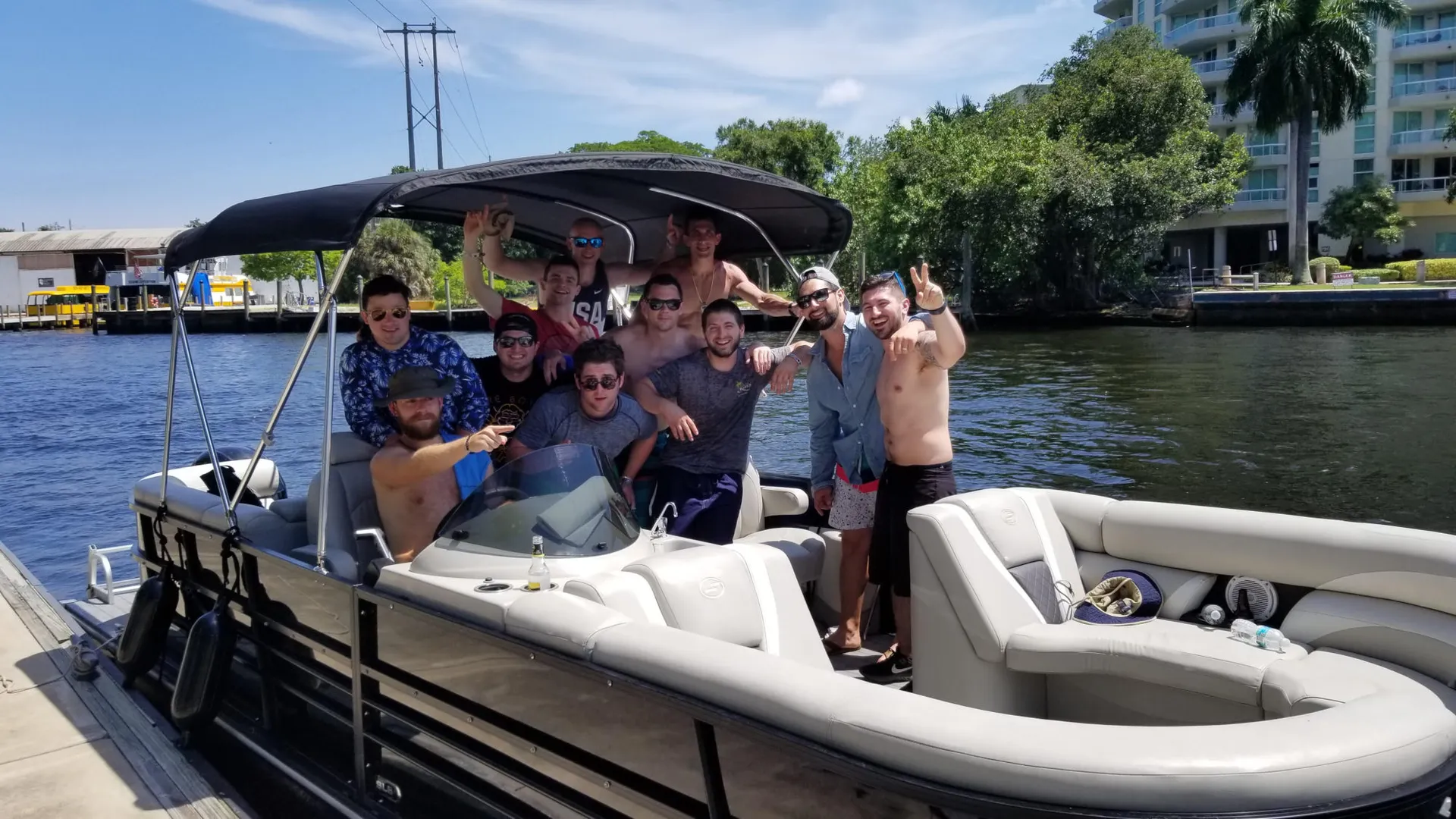 AVALON PONTOONS CATALINA ENTERTAINER 2585ENT in Fort Lauderdale, FL — photo 5