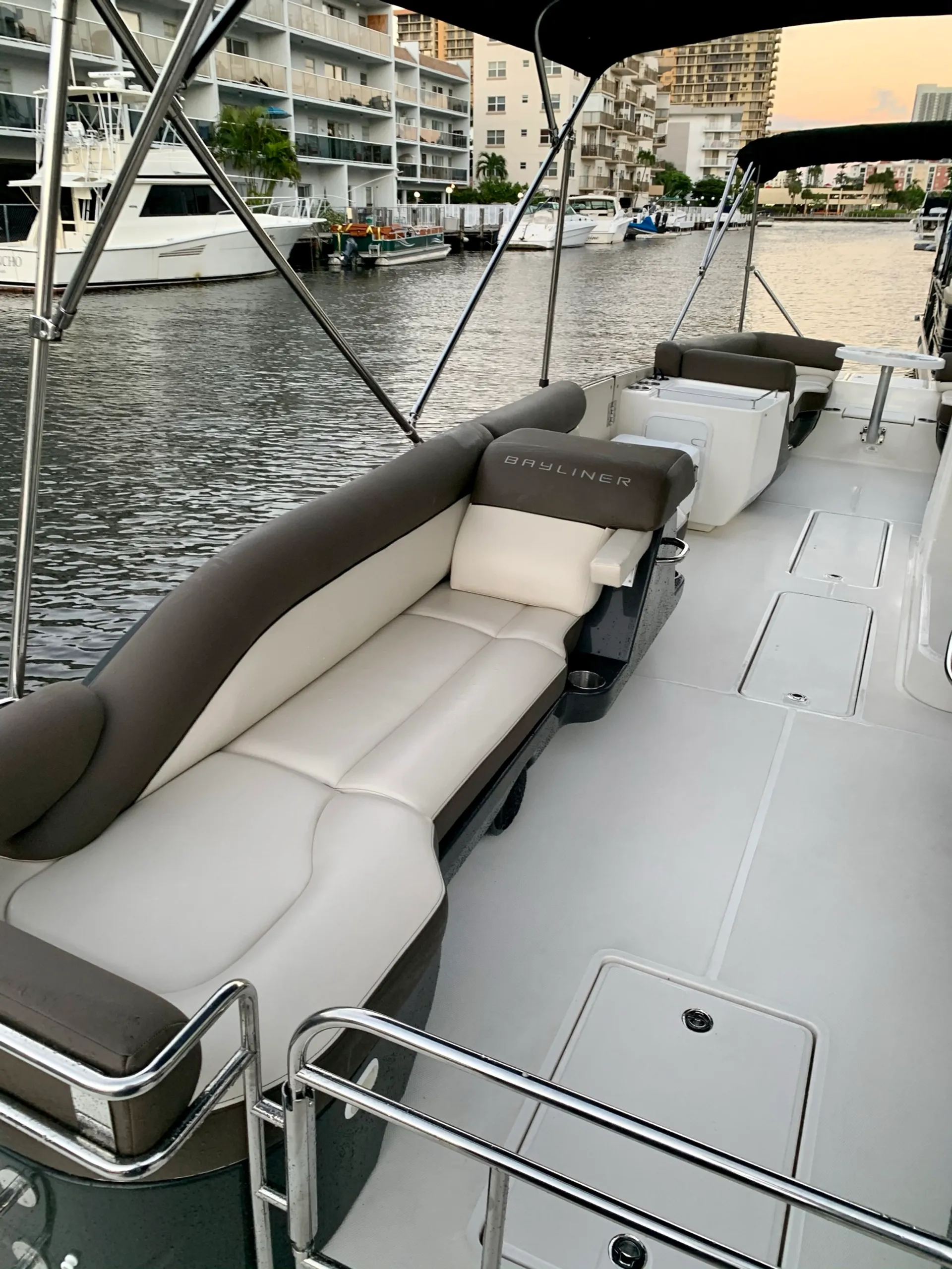 BAYLINER ELEMENT XR7 in North Miami Beach, FL — photo 10
