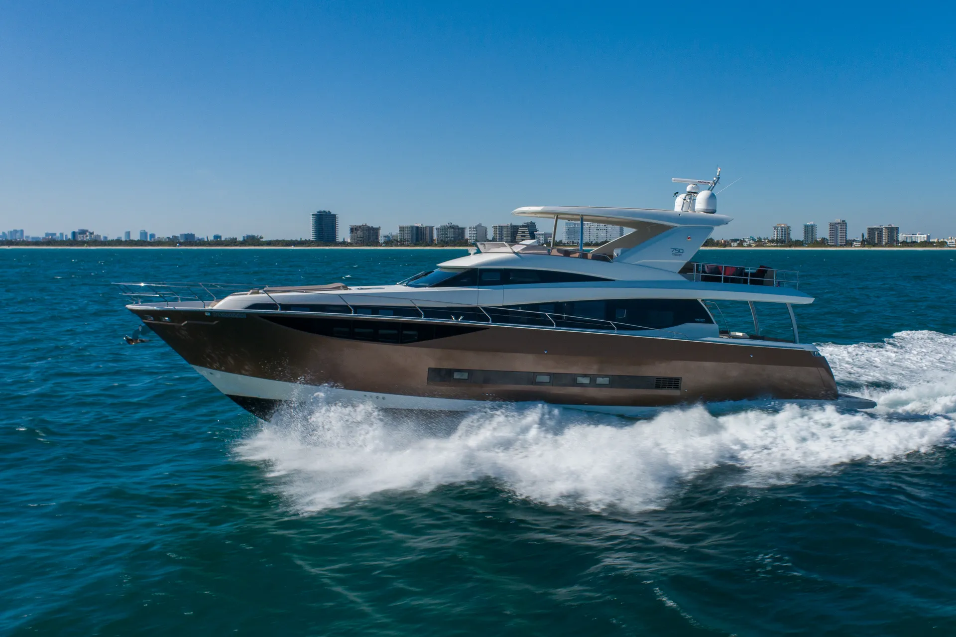 75´ Prestige w/ huge flybridge. Free hour on Mon-Thurs
