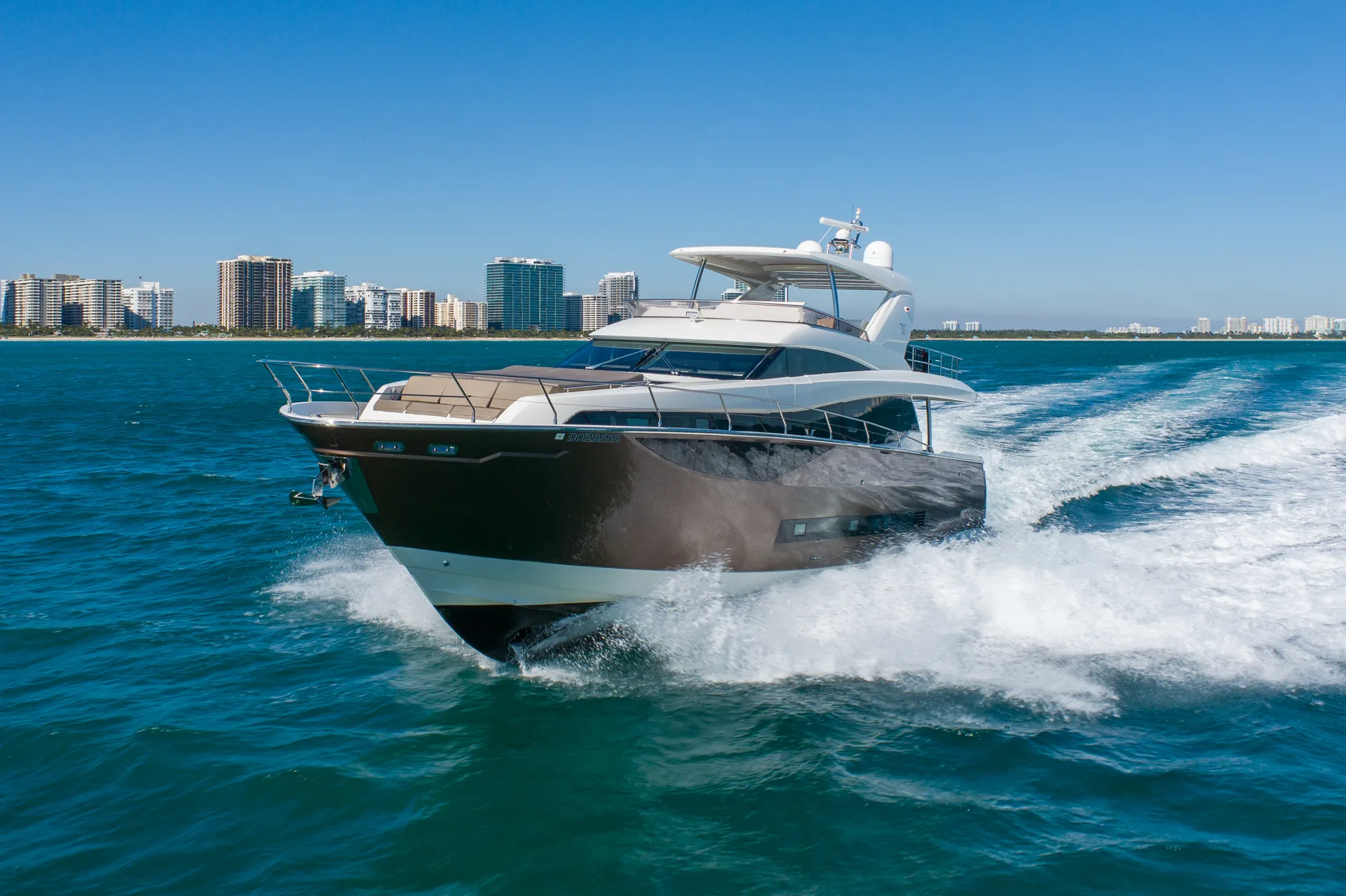 75´ Prestige w/ huge flybridge. Free hour on Mon-Thurs