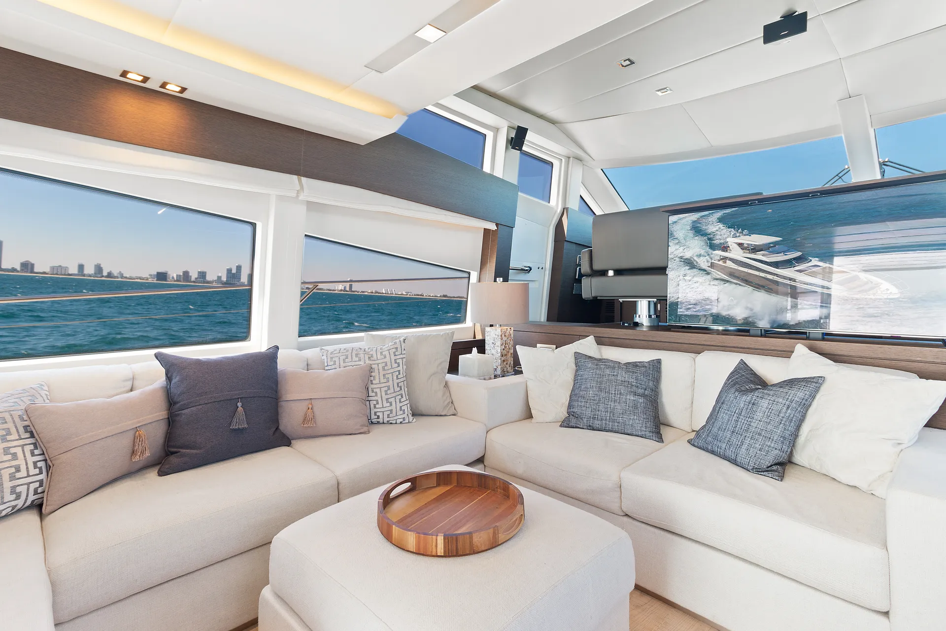 75´ Prestige w/ huge flybridge. Free hour on Mon-Thurs