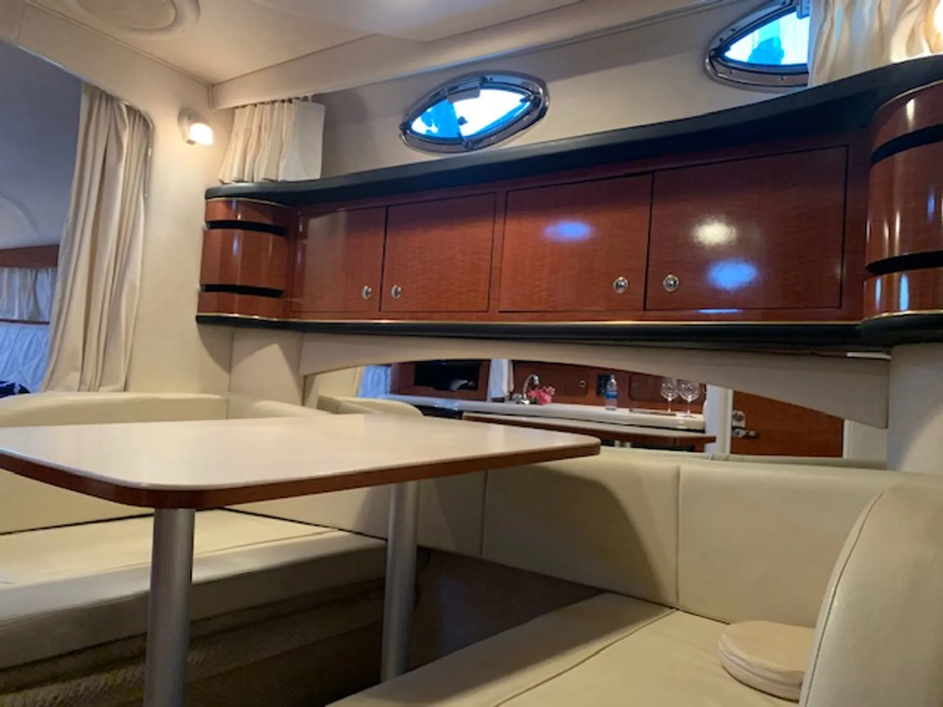 Sea Ray Boats 300 Sundancer in Long Beach, CA — photo 9