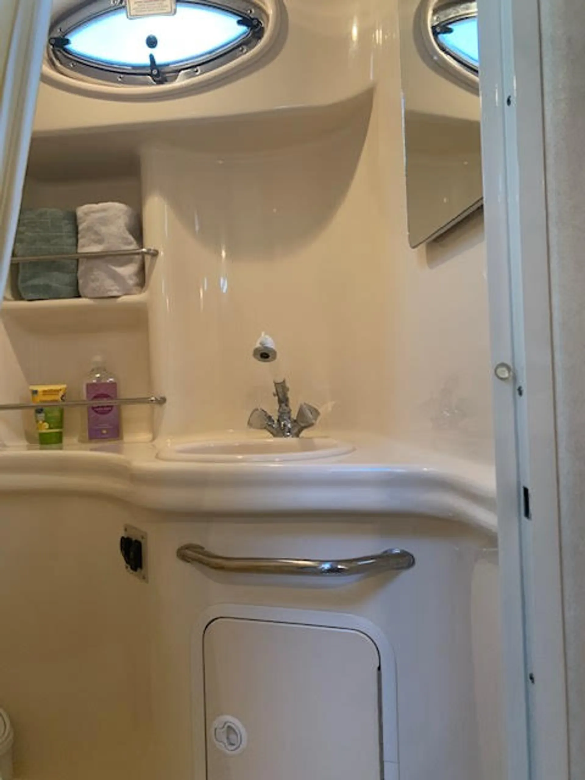 Sea Ray Boats 300 Sundancer in Long Beach, CA — photo 10