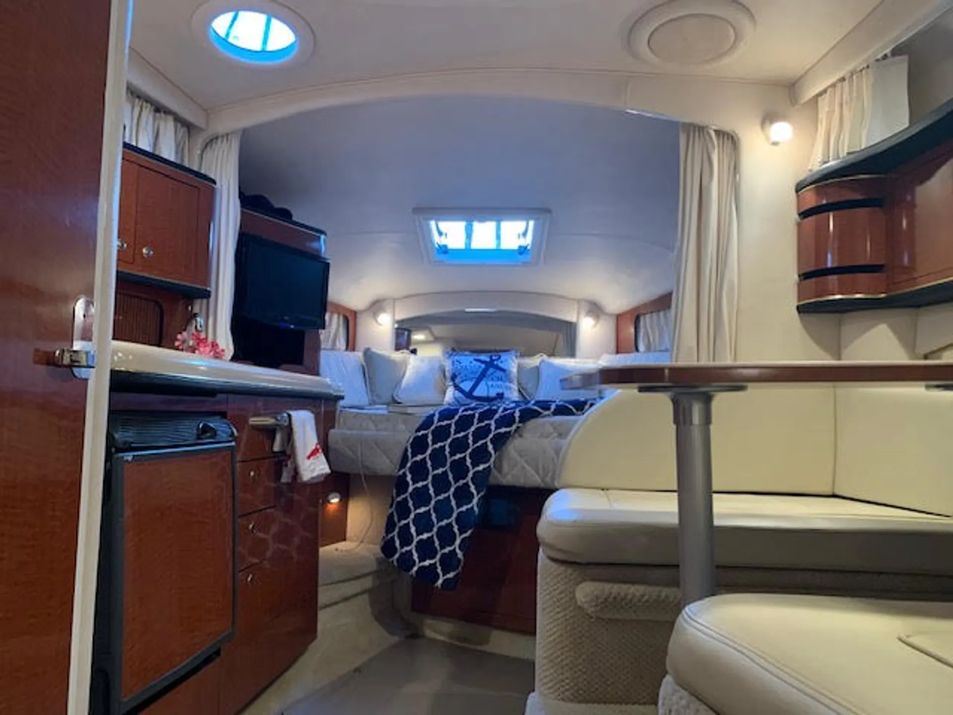 Sea Ray Boats 300 Sundancer in Long Beach, CA — photo 4