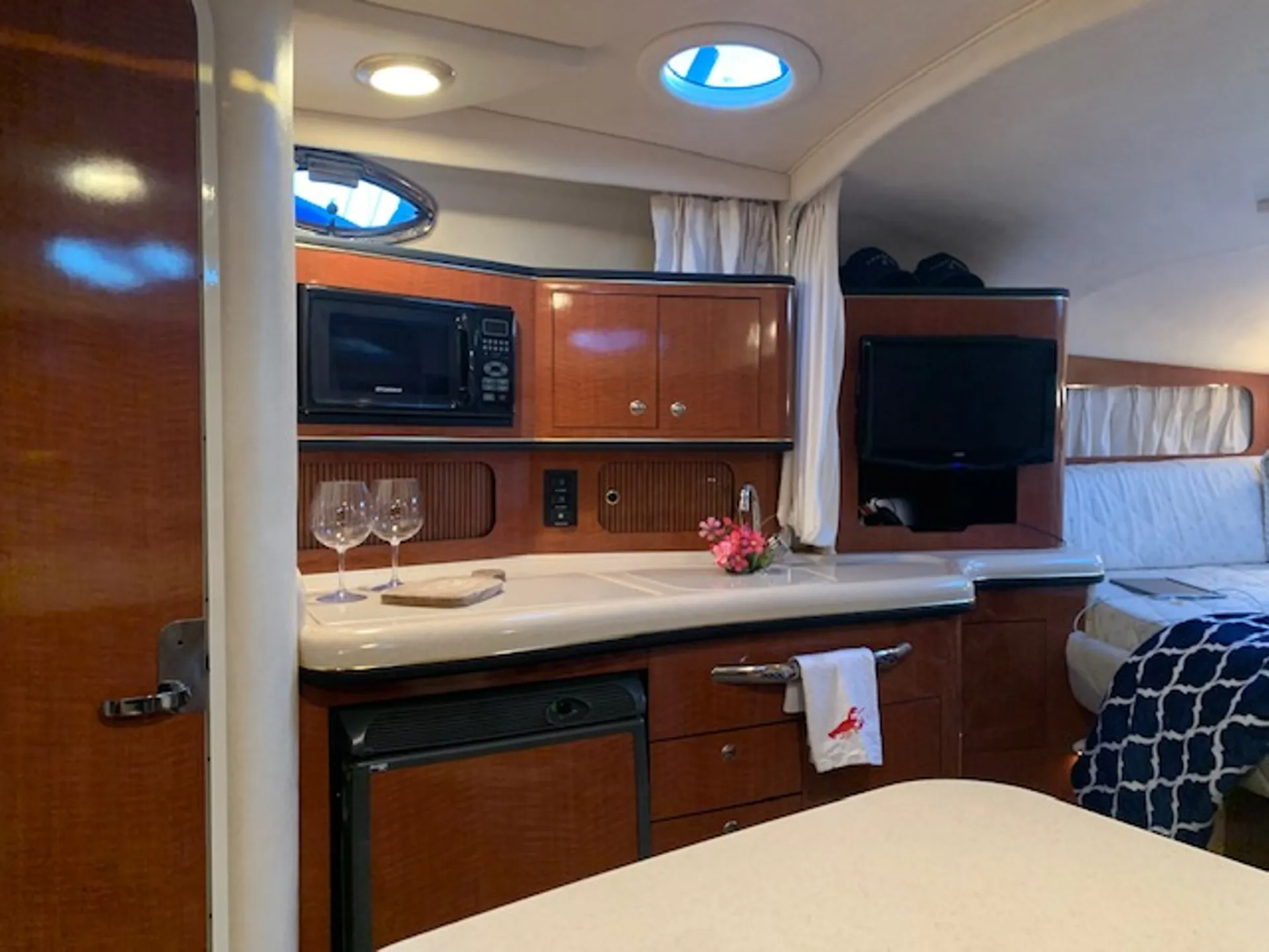 Sea Ray Boats 300 Sundancer in Long Beach, CA — photo 7