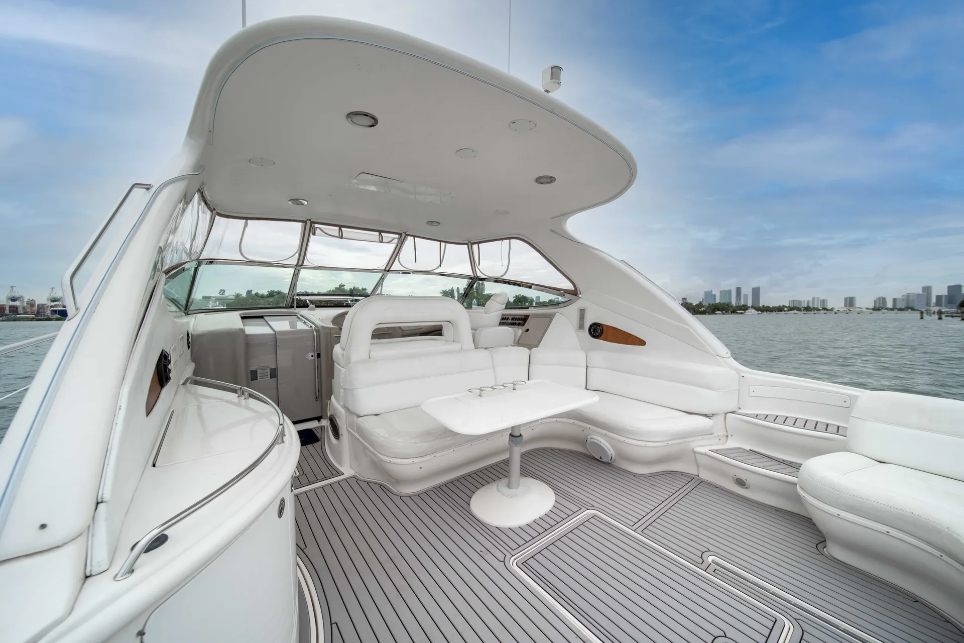 Sea Ray Boats 540 Sundancer in Miami, FL — photo 5